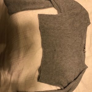 Knit long sleeve gray crop top